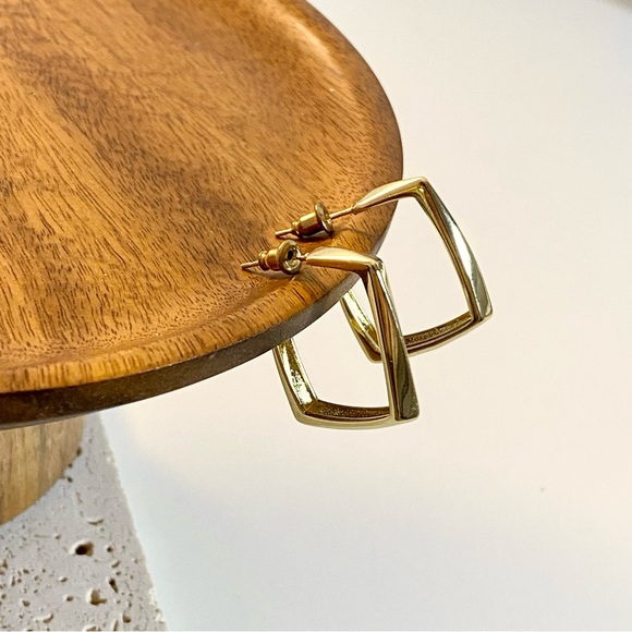 4/$15 Minimalistic Gold Square Hoop Earrings - Picture 5 of 7